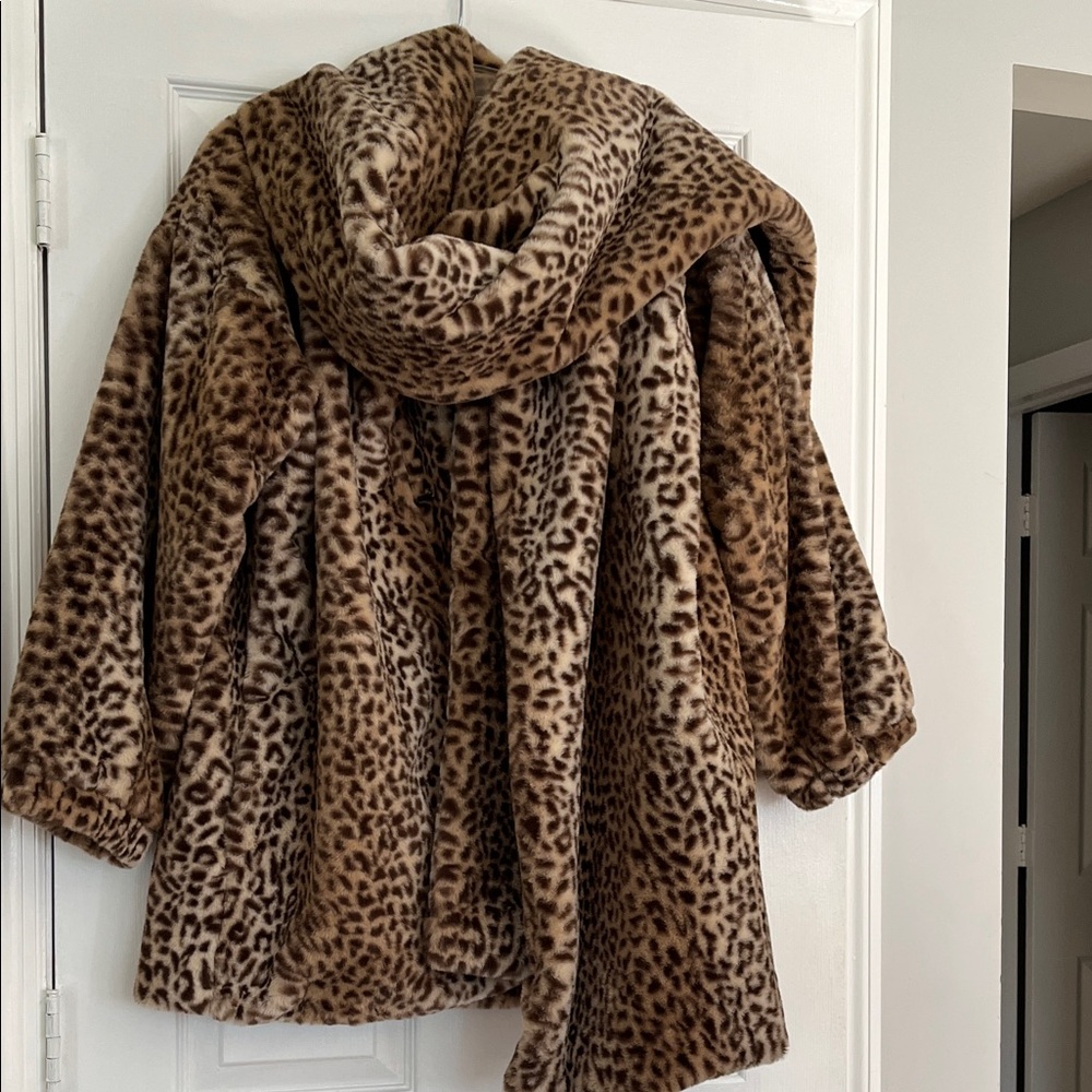 Faux Leopard Fur Coat with Scarf Size M